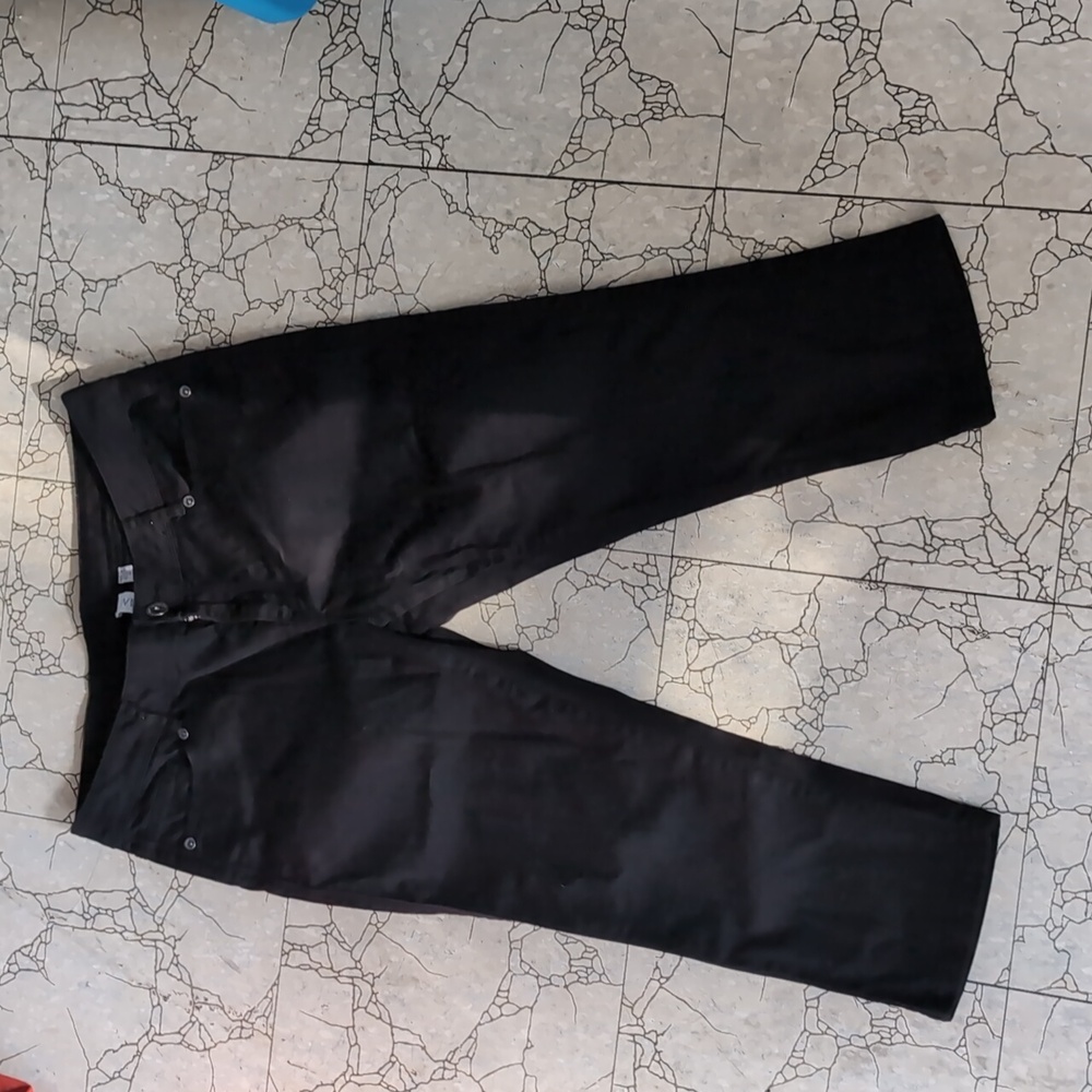 Tristan black capris